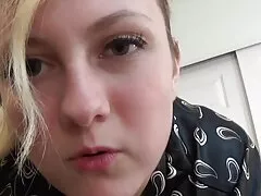 سبزه سکس زیباترین زن جهان سونیا پاهای خود را باز کرده و گربه های تراشیده شده خود را با انگشتانش لمس می کند