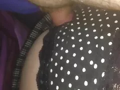 دختری با الاغ زرق و برق دار گربه ای را سکس زیباترین زن دنیا روی یک اسباب بازی جنسی لاستیکی می نشیند