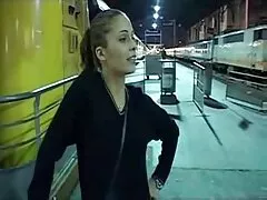 همسر بیدمشک با دوشش سکس زیباترین دختر دنیا های بزرگ ، نوک سینه های بیرون زده خود را روی خروس سخت می راند