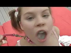 مشتری زیباترین سکس دنیا با یک نوار بافته زیبا و جوانان زیبا یک ماساژ دهنده را اغوا کرد