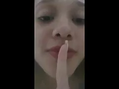 لوس زیباترین لباس سکسی شدن آبدار بر روی یک بدخیم بزرگ